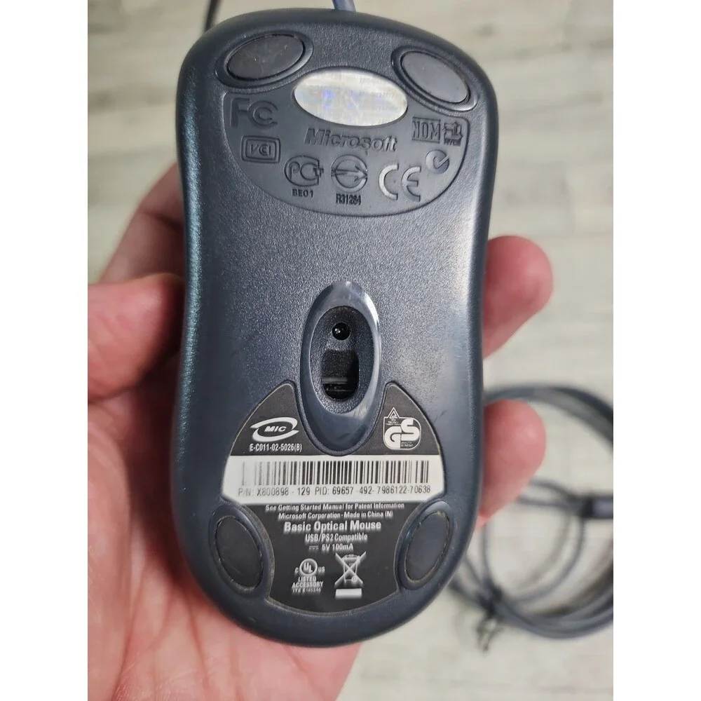 y2K Microsoft Basic Optical Wired USB 3-Button Mouse X800898-122 Off White